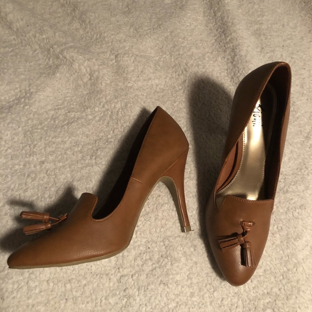 Brown/tan shoe with plam Size 6 never worn
